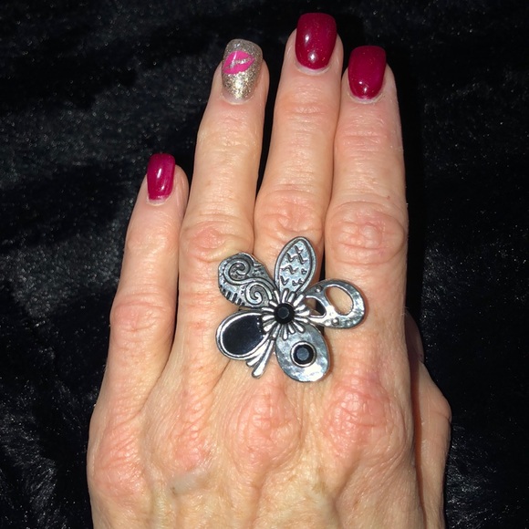 Fun Flower Ring. - Picture 4 of 5